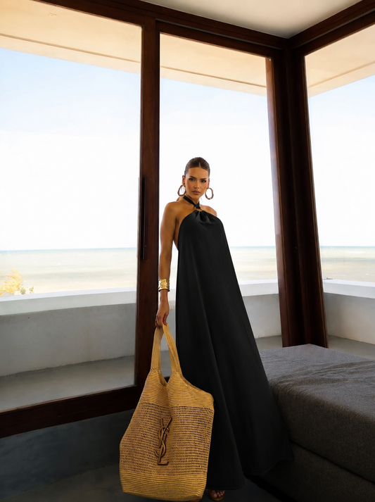 Vestido Preto Decote nas Costas