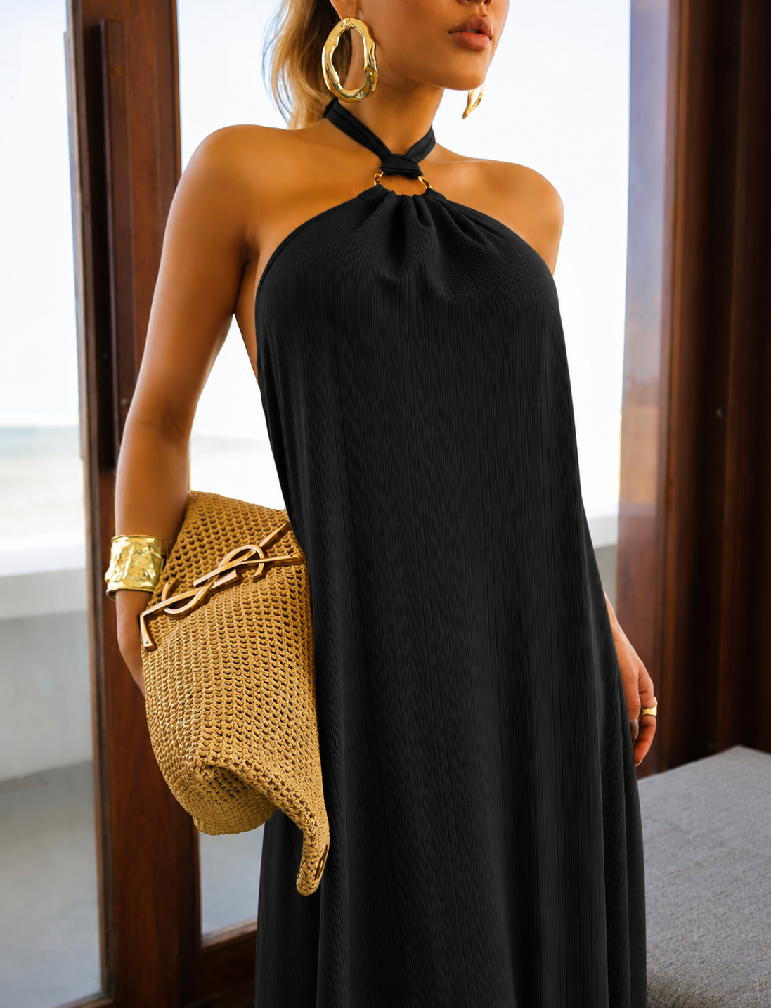 Vestido Preto Decote nas Costas